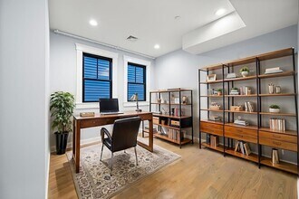 230 E Eagle St, Unit #1 in Boston, MA - Foto de edificio - Building Photo