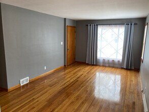 6099 Ridge Rd in Parma, OH - Building Photo - Building Photo