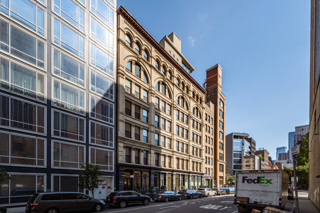 481-487 Washington St in New York, NY - Building Photo - Building Photo