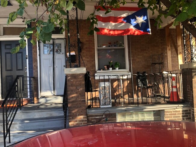 property at 861 E Westmoreland St