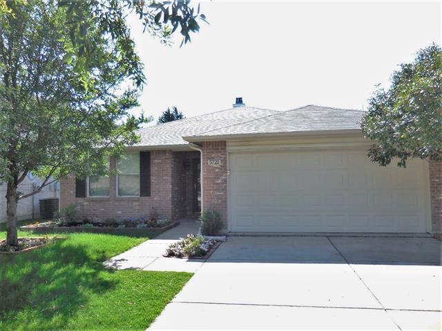 5721 Thoroughbred Trail in Denton, TX - Foto de edificio