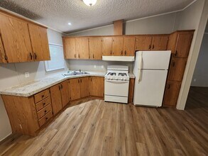 319 Rahm St in Salina, KS - Building Photo - Building Photo