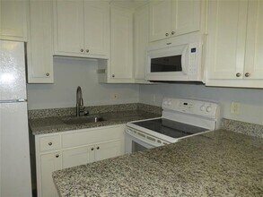 1026 Thomas St in Denton, TX - Building Photo - Building Photo