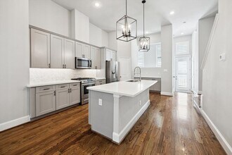 2407 Lawrence St in Houston, TX - Building Photo - Building Photo