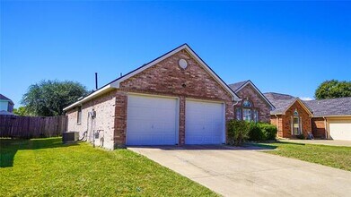 137 Magnolia Ln in Rockwall, TX - Foto de edificio - Building Photo
