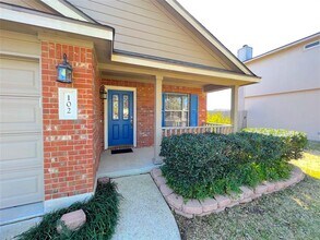 102 Wren Cove in Hutto, TX - Building Photo - Building Photo