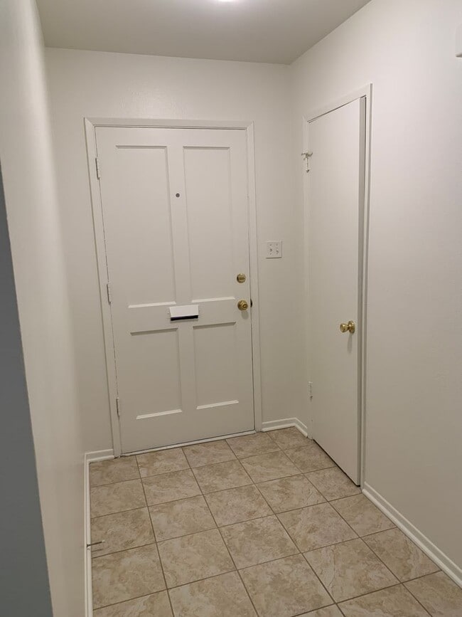 388 S Brookshire Ave in Ventura, CA - Building Photo - Building Photo