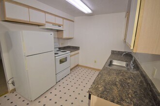 125 E Elmore St in Lebanon, OR - Building Photo - Building Photo