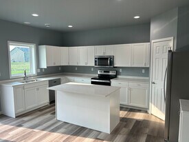 2702 36th Ave S in Moorhead, MN - Building Photo