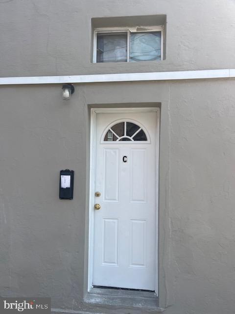 467 W Queen Ln
