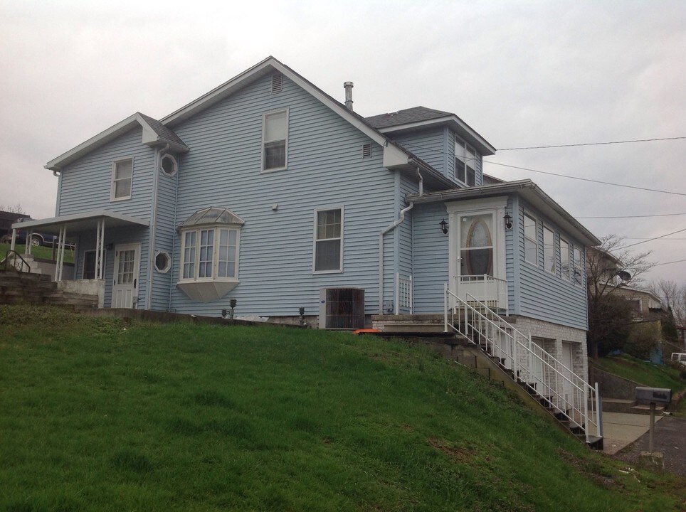 384 Gilmore St in Morgantown, WV - Foto de edificio