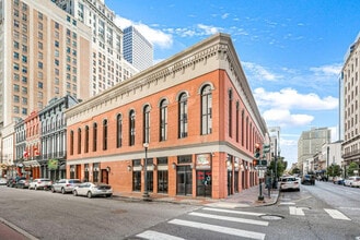 300 Baronne St in New Orleans, LA - Building Photo - Building Photo