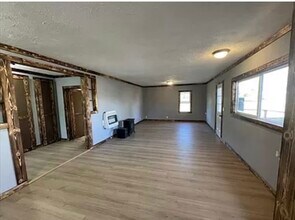 820 N Owensby St in La Plata, MO - Building Photo - Building Photo