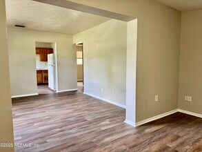 7054 Red Robin Dr in Jacksonville, FL - Building Photo - Building Photo