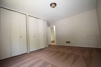 JEFFERSON VILLAGE -- 077 in Washington, PA - Building Photo - Interior Photo