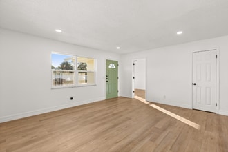 5688 Cardinal Guard Ave in Orlando, FL - Building Photo - Building Photo