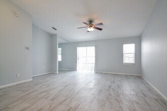 1449 Mohrlake Dr in Brandon, FL - Building Photo - Building Photo