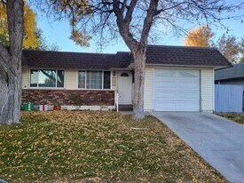 1680 Gault Way in Sparks, NV - Building Photo