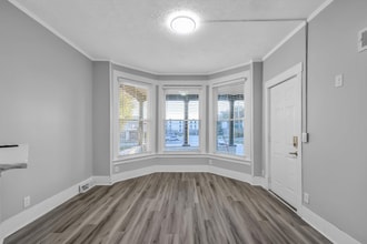 3860 Dodge St in Omaha, NE - Building Photo - Building Photo