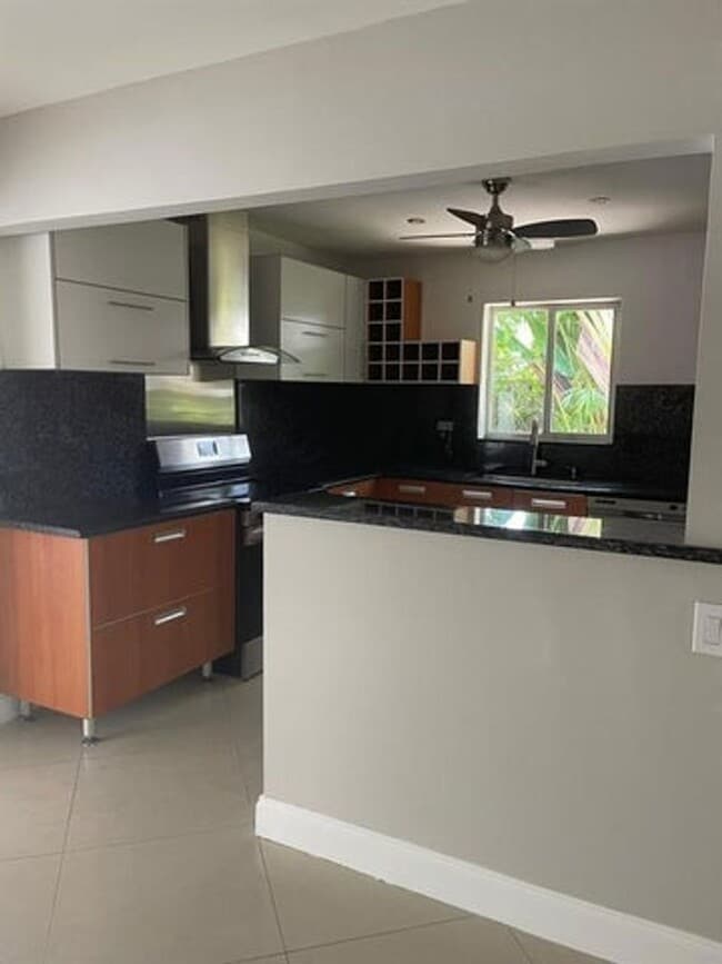 4411 NE 15th Way in Oakland Park, FL - Building Photo - Building Photo