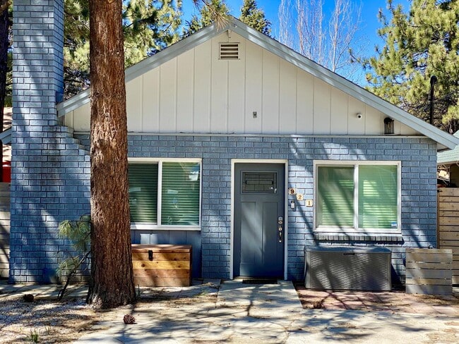 property at 921 W Aeroplane Blvd