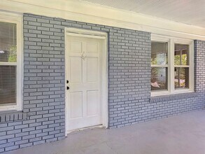 984 Cascade Ave SW in Atlanta, GA - Foto de edificio - Building Photo