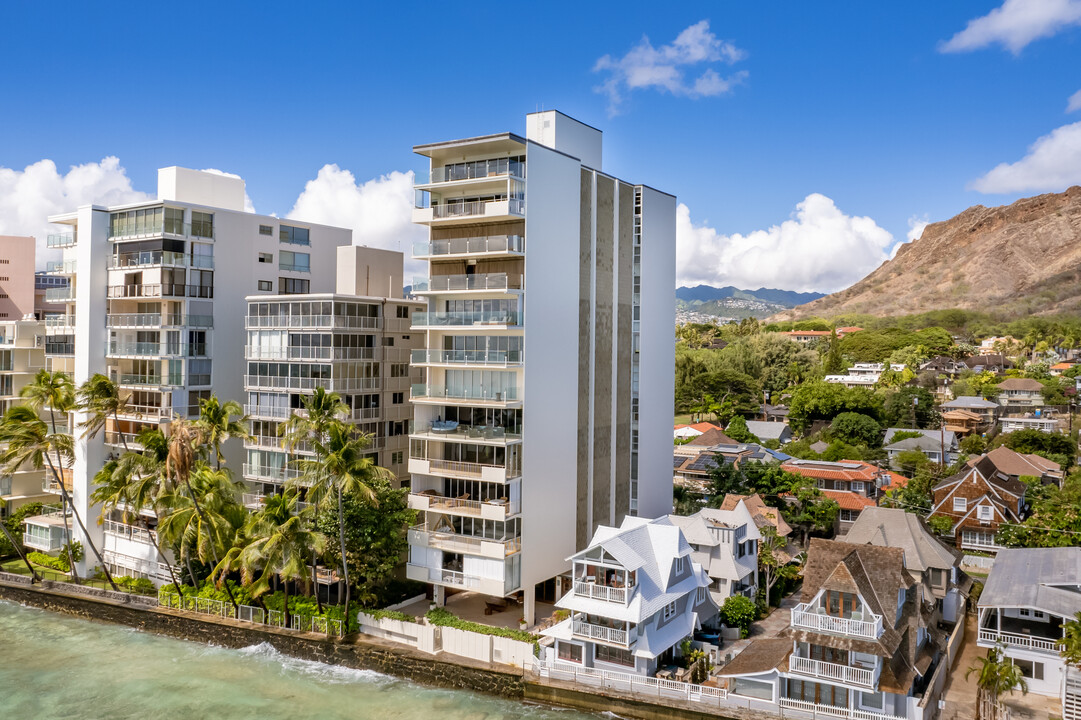 3019 Kalakaua Ave in Honolulu, HI - Building Photo