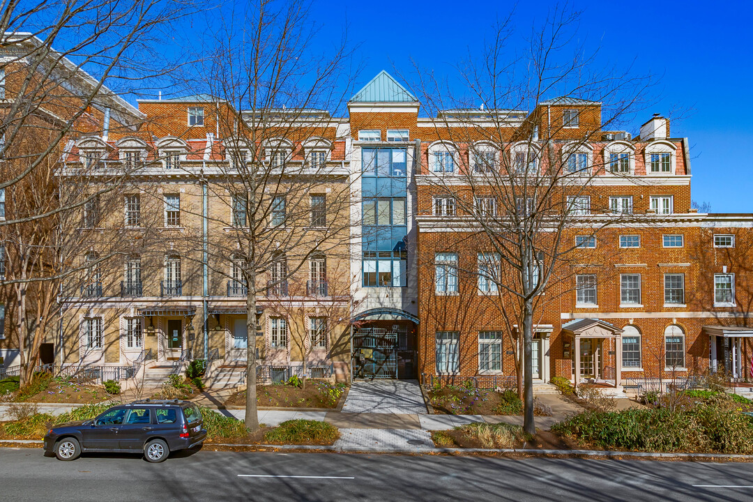 2801 Connecticut Ave NW in Washington, DC - Building Photo