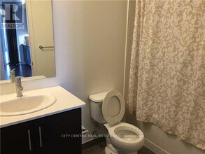 360-2360 Square One Dr in Mississauga, ON - Building Photo - Building Photo