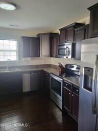 140 Cavalier Dr photo'