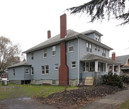 Blue Manor Apartments in Portland, OR - Building Photo - Building Photo