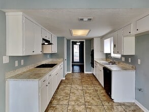 2142 Oak Shores Dr in Humble, TX - Foto de edificio - Building Photo