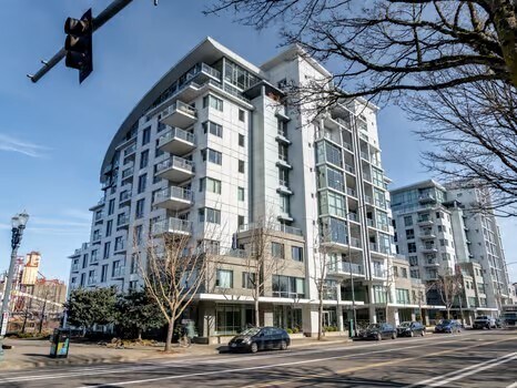 1310 NW Naito Pkwy in Portland, OR - Building Photo