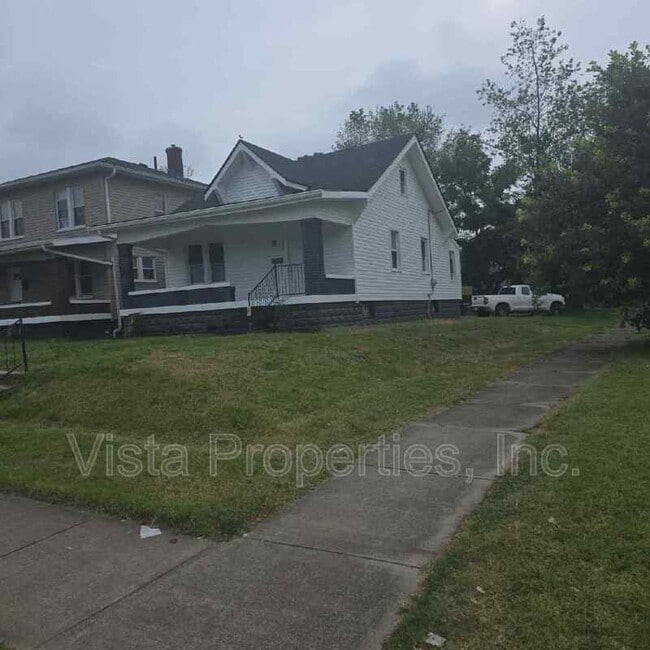 property at 835 S 38th St