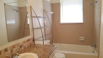 831 Russell Cir in Norman, OK - Building Photo - Building Photo