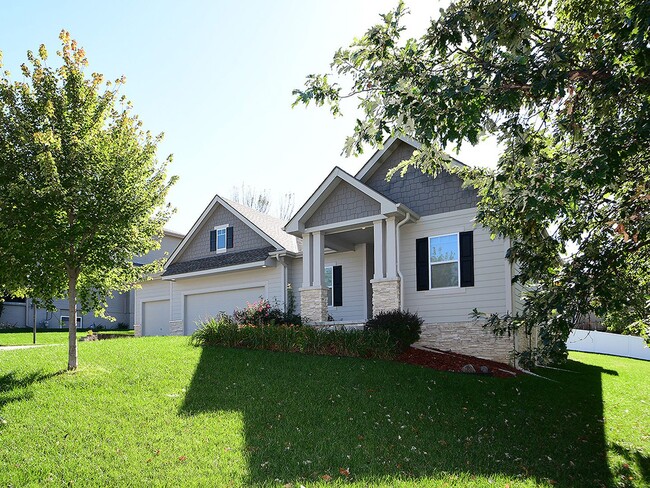 19527 Shadow Ridge Dr in Omaha, NE - Building Photo - Building Photo