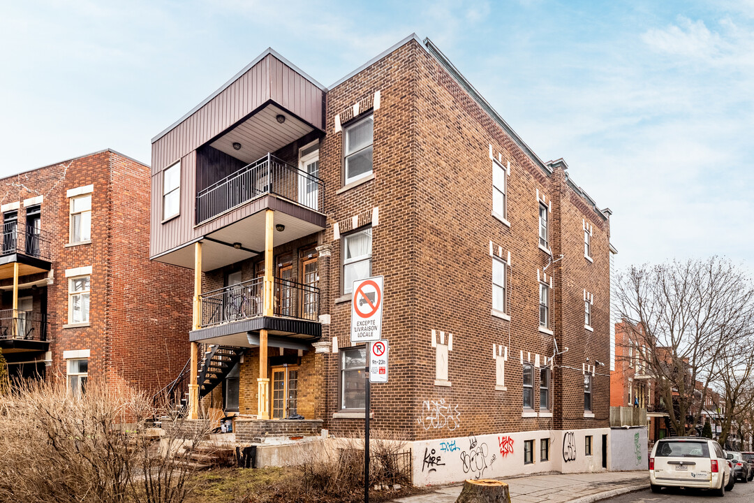 2450-2458 Sherbrooke E in Montréal, QC - Building Photo