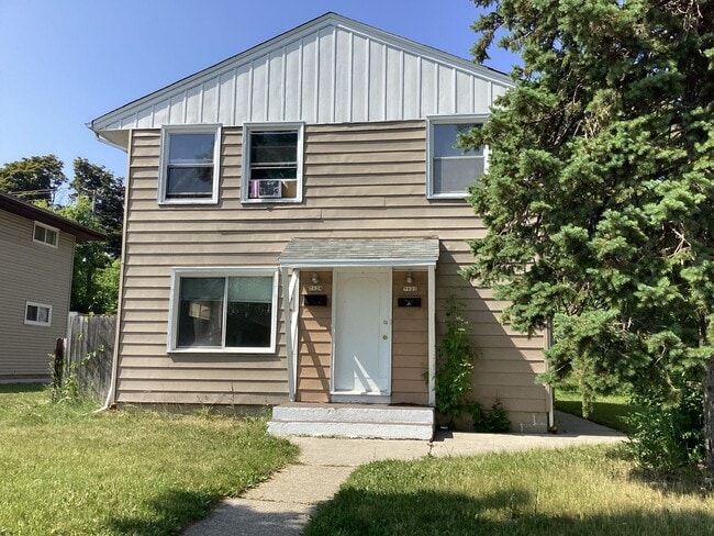 7122-7124-7124 W Silver Spring Dr in Milwaukee, WI - Building Photo - Building Photo