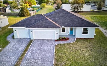 824 Mendoza Dr in Poinciana, FL - Building Photo - Building Photo