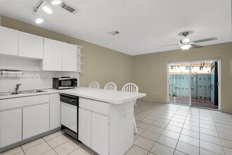 6263 SW 139th Ave in Miami, FL - Foto de edificio - Building Photo