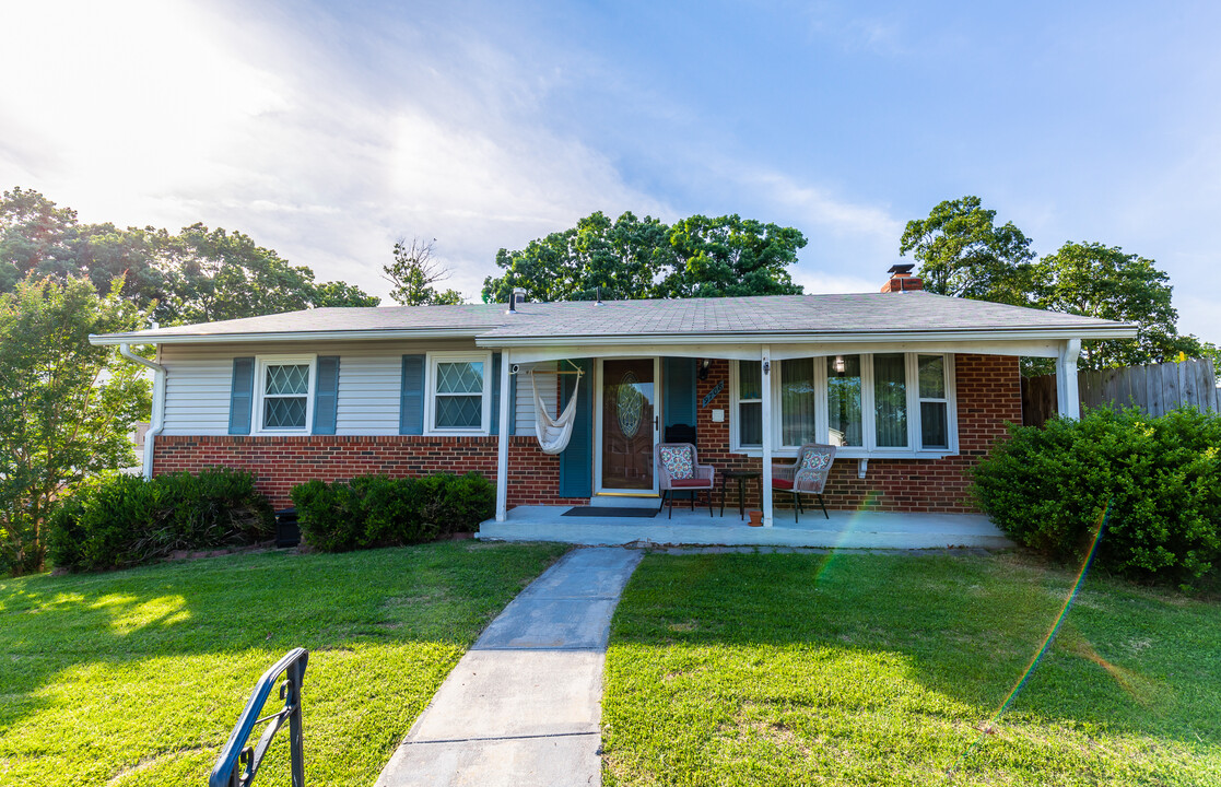 9708 Botsford Rd in Manassas, VA - Foto de edificio