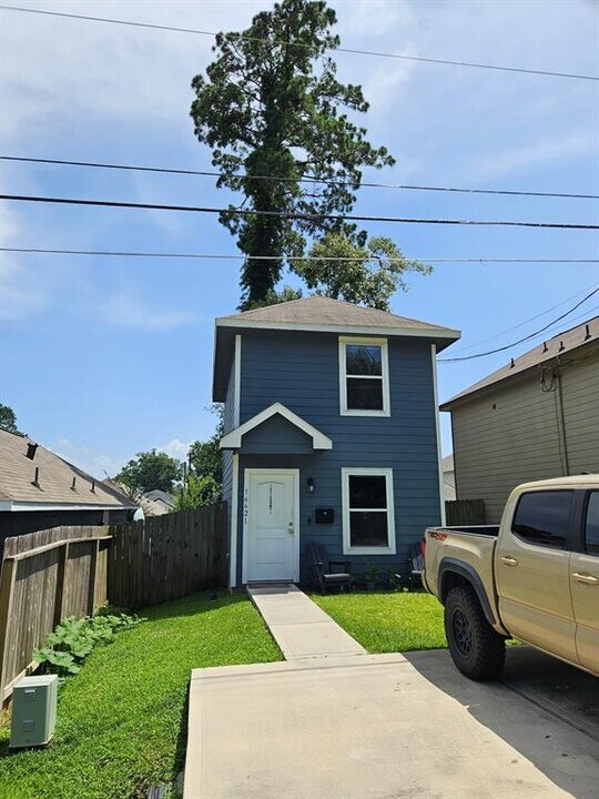 16621 E Forrestal St in Montgomery, TX - Building Photo
