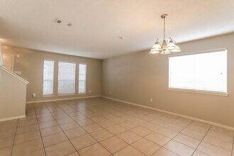 5618 Imperial Grove Dr in Houston, TX - Foto de edificio - Building Photo