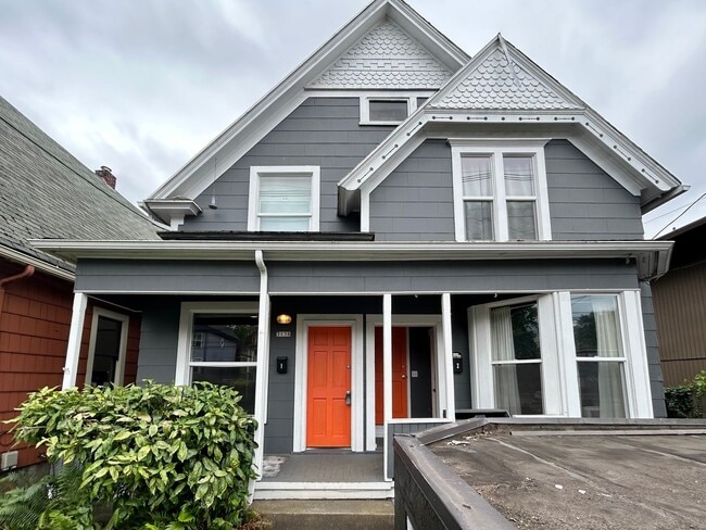 3138 SE Belmont St in Portland, OR - Building Photo - Building Photo
