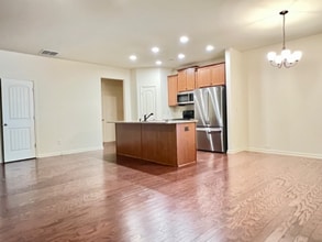 240 Britt Dr in Lawrenceville, GA - Foto de edificio - Building Photo