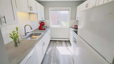 Sage Terrace Apartments in Kalamazoo, MI - Foto de edificio - Building Photo