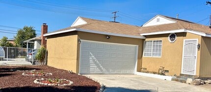 8246 Beeman Ave in North Hollywood, CA - Building Photo - Building Photo