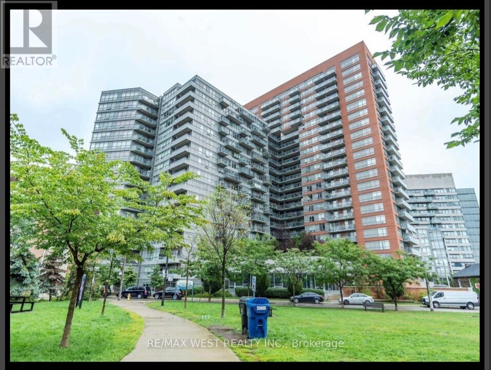 38-1738 Joe Shuster Way in Toronto, ON - Building Photo