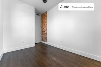 Private bedroom in 4 bed/2 bath Home in New York, NY - Building Photo - Building Photo