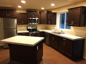 197 Cloverdale Rd in Kalama, WA - Building Photo - Building Photo